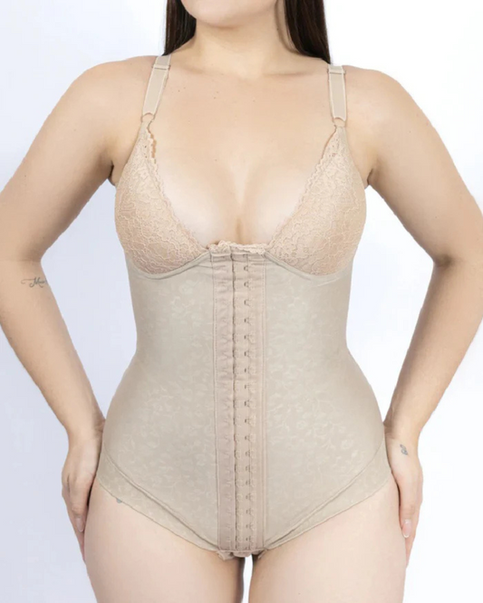 Body de Cetim Justo com Copas de Renda e Modelador de Corpo Tipo Tanga®
